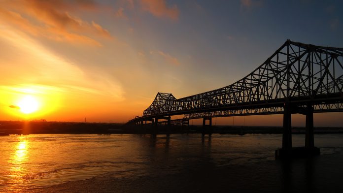 New Orleans, Louisiana bridge over Mississippi