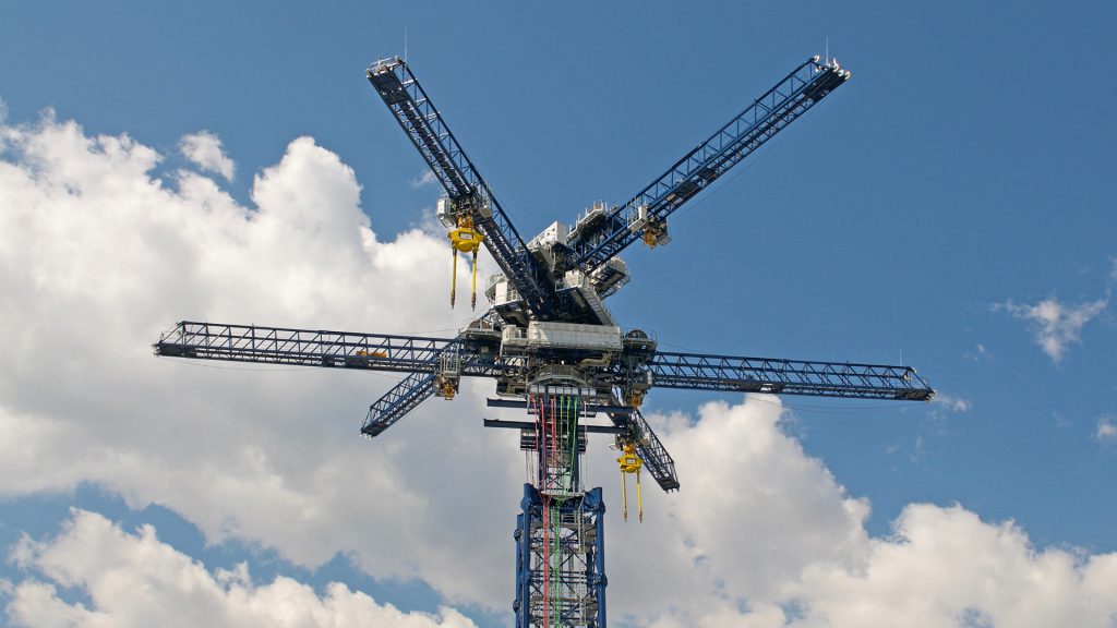 Energy storage crane