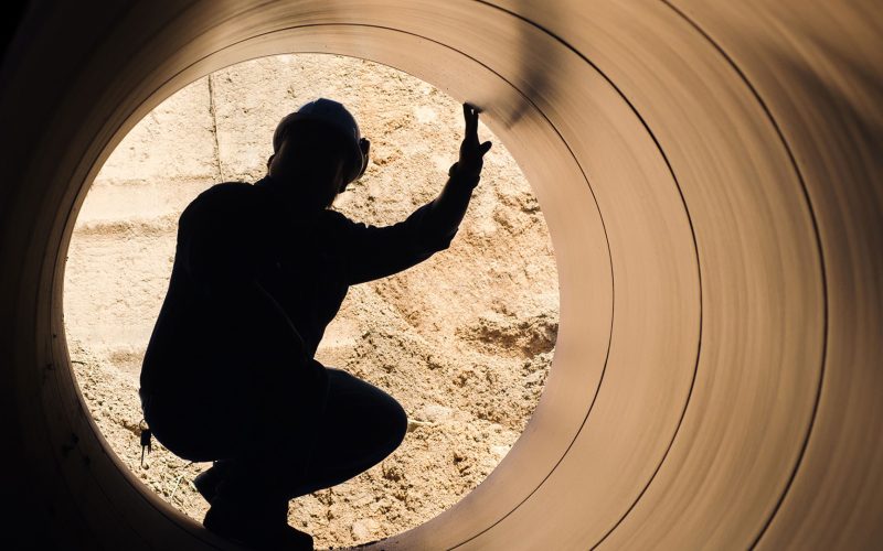 Pipeline worker in pipe