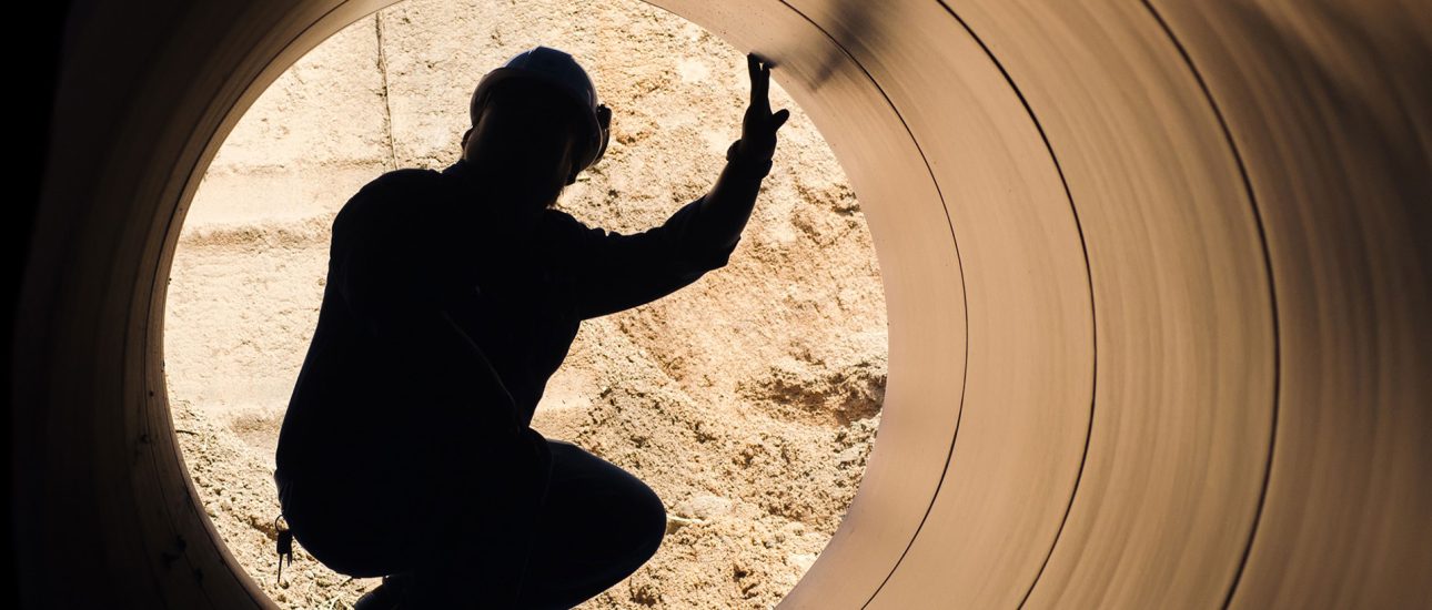 Pipeline worker in pipe