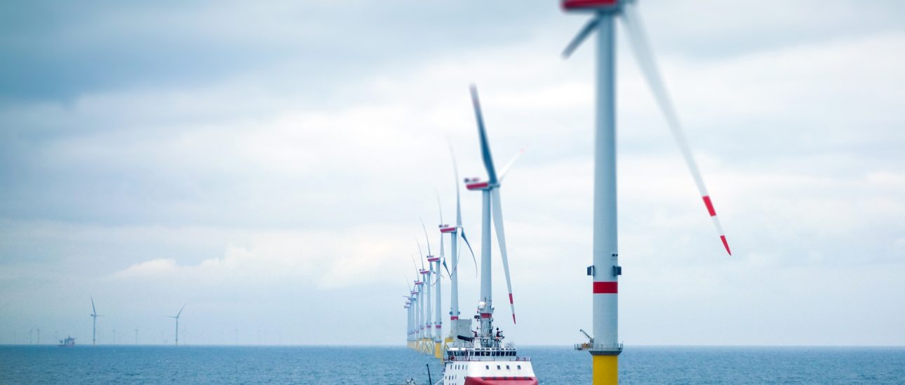 Offshore wind-farm with transfer vessel