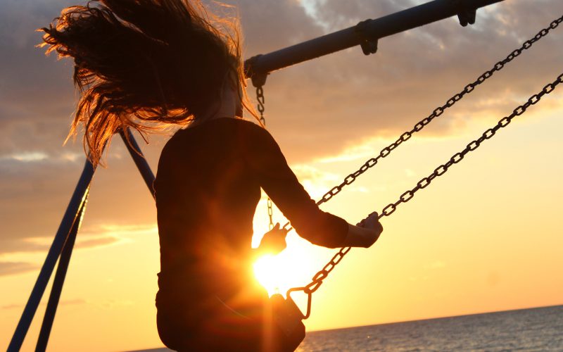 people-swing-at-the-beach